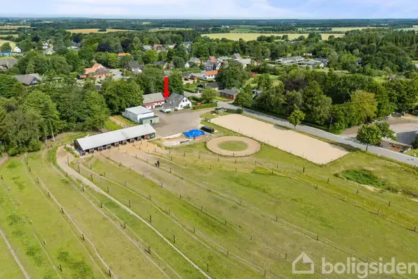 Landejendom på Hovedgaden 26, 7362 Hampen