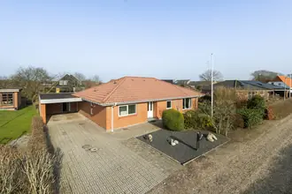 Villa på Syrenvej 4, 6855 Outrup