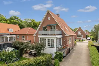 Villa på Østervinge 24 og 24A, 6700