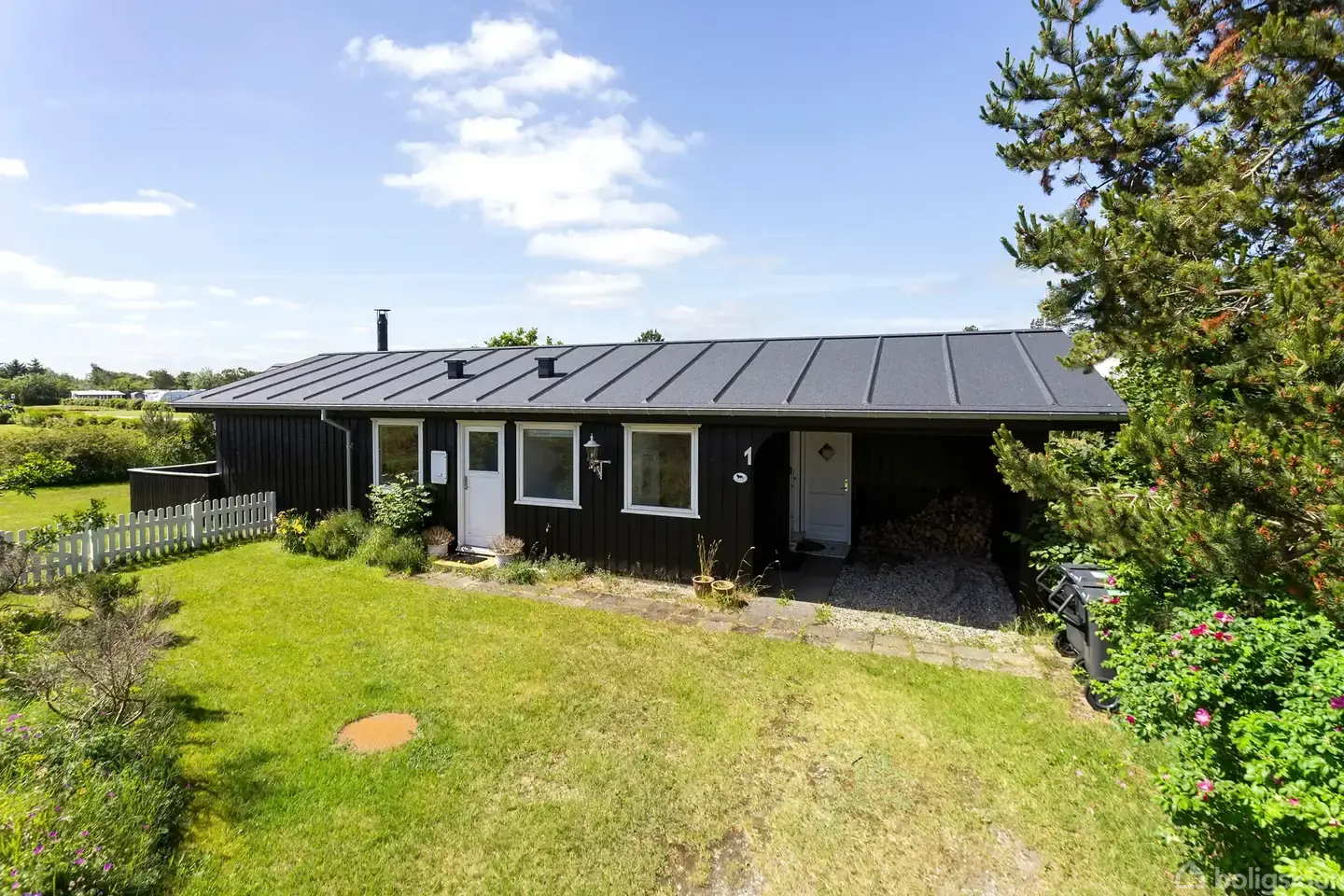 Velholdt sommerhus i attraktive Tversted med nyt tag