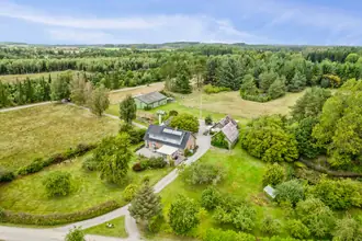 Landejendom på Ravnsmosevej 2, Hedegård, 8585 Glesborg
