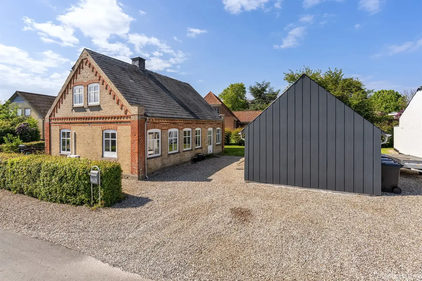 Indbydende og velholdt villa med charme og attraktiv beliggenhed