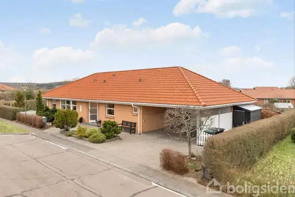 Villa på Søndermarken 110, 8382 Hinnerup