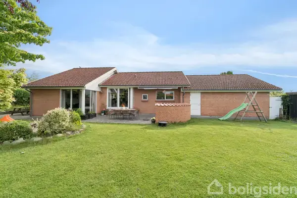 Villa på Skovsangervej 15, 8382 Hinnerup