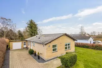 Villa på Strandvejen 148, Hou, 9370 Hals