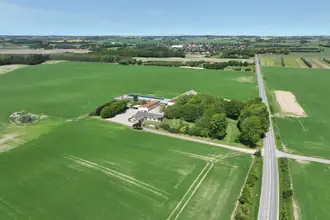 Landejendom på Brøndenvej 56, 9750 Østervrå