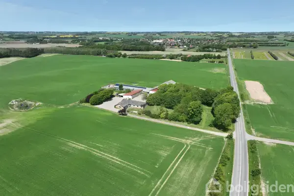 Landejendom på Brøndenvej 56, 9750 Østervrå