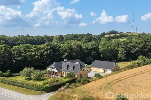 Landejendom på Århusvej 34, 8410 Rønde