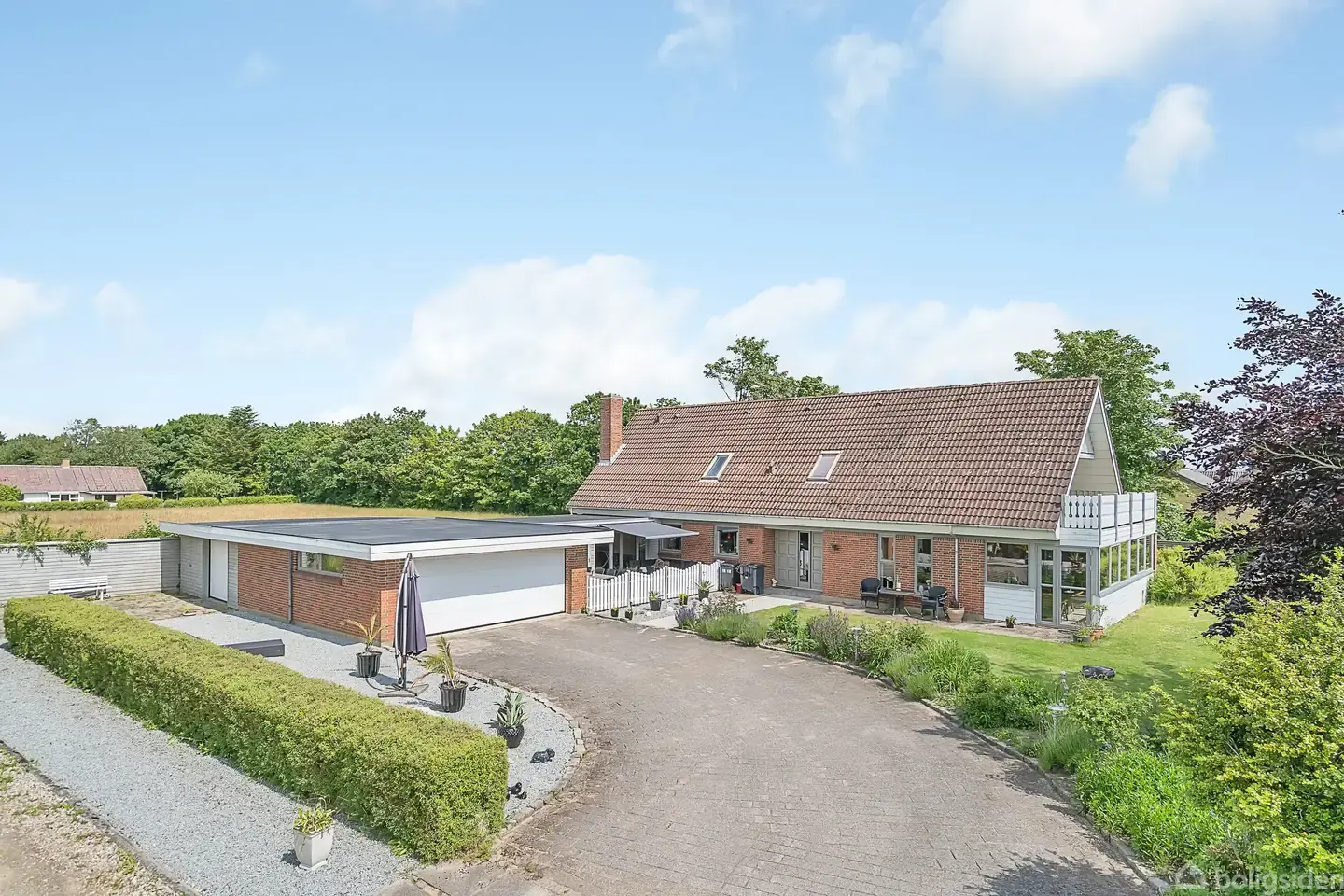Rummelig villa til en pladskrævende familie - 231 kvm bolig, 77 kvm dobbeltgarage samt gildestue