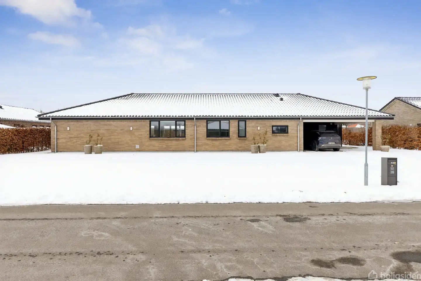 Eksklusiv villa med loft til kip og gennemført materialevalg