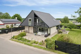 Villa på Tinningvej 21, Foldby, 8382 Hinnerup
