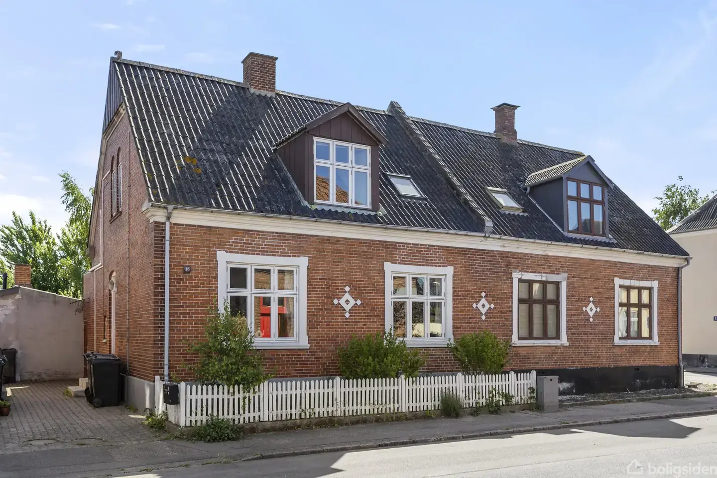 Lyst og indbydende halvt dobbelthus med plads til familiens næste kapitel