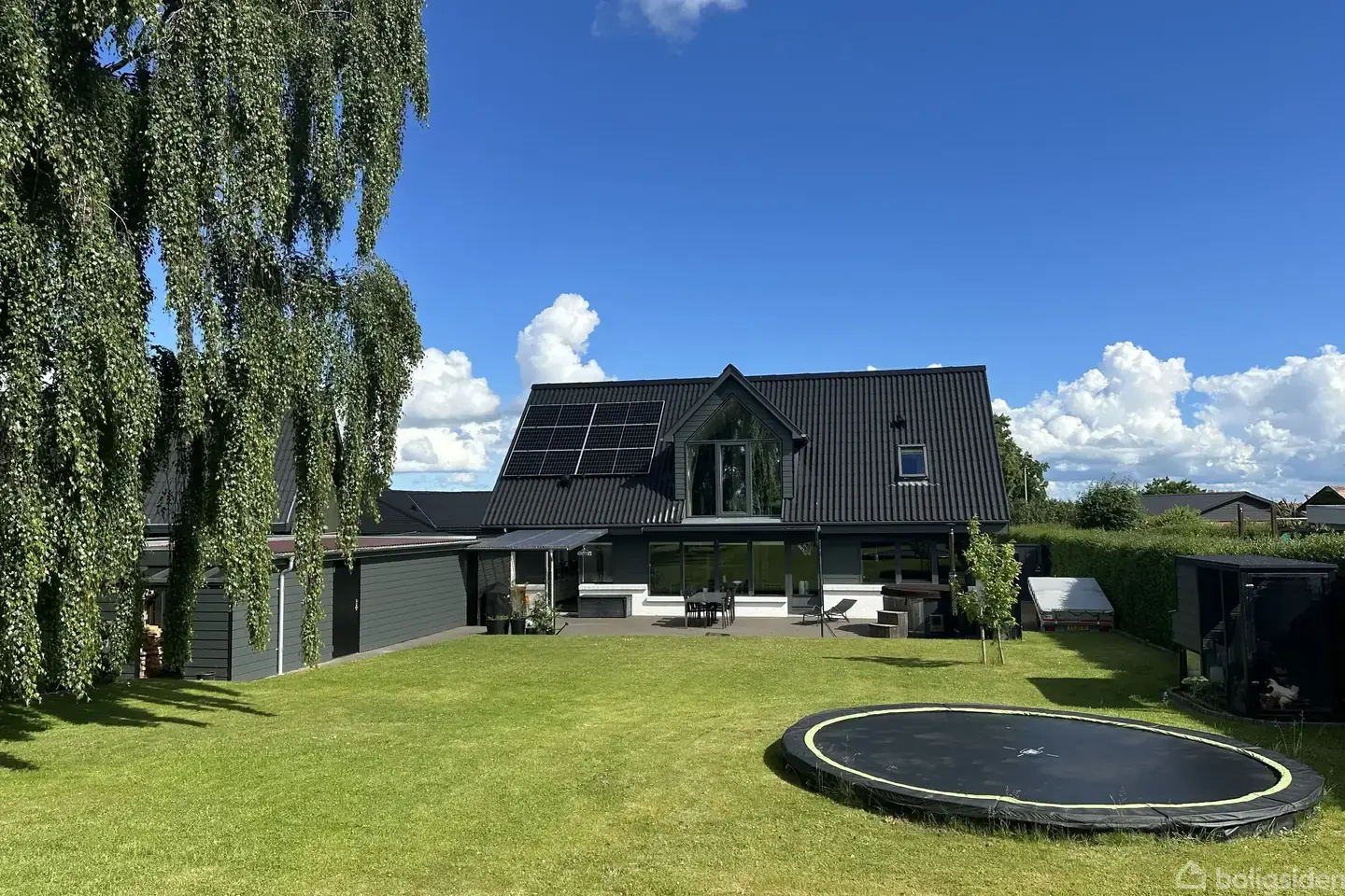 Indflytningsklar villa med solrig have