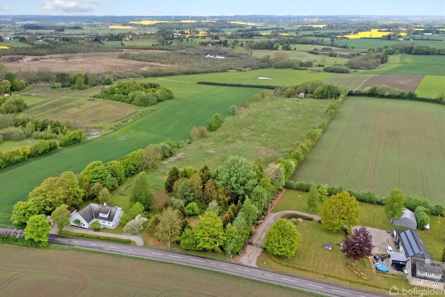 Velholdt landejendom med 2,7 Ha. jord.