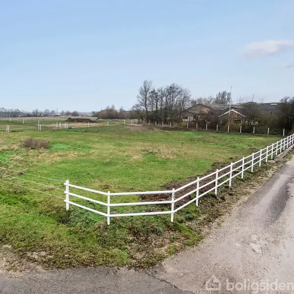 Landejendom på Rendebjergvej 9, 4030 Tune