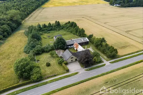 Landejendom på Kirkevej 10, 4690 Haslev