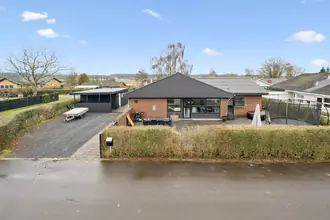 Villa på Tinningvej 15, Foldby, 8382 Hinnerup