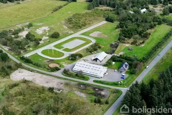 Landejendom på Troldkærvej 2, 9982 Ålbæk