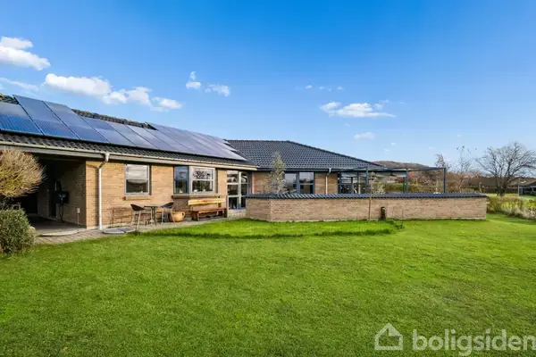 Villa på N P Danmarksvej 59, 8732 Hovedgård