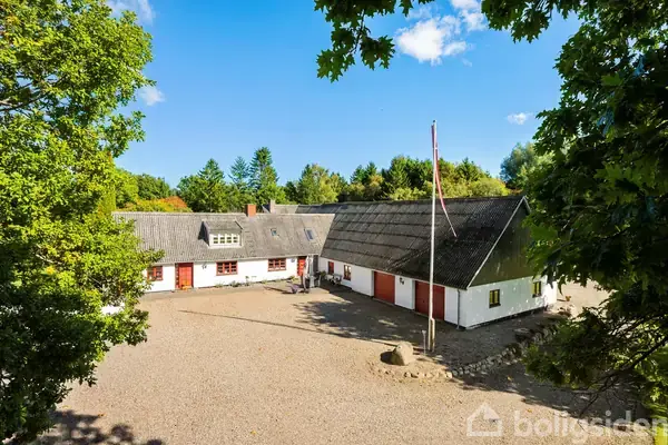 Landejendom på Atterbakkevej 9, 4700 Næstved