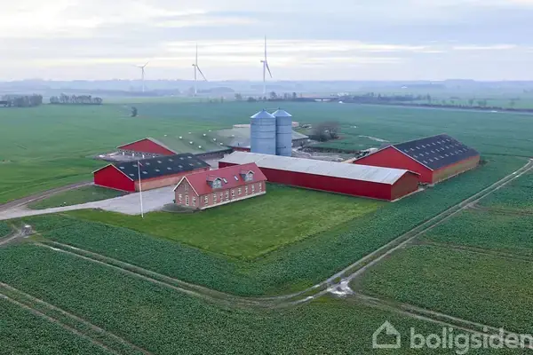 Landejendom på Rud Kirkevej 3, 8370 Hadsten