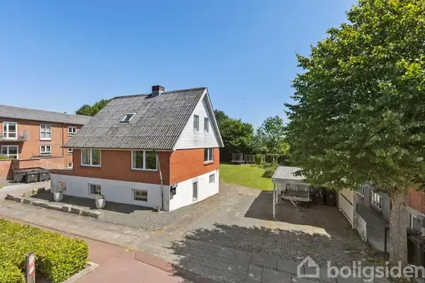 Villa på Storgaden 74, 6052 Viuf