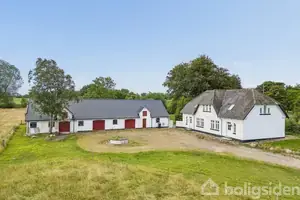 Landejendom på Loftlundvej 4, 7323 Give