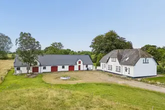 Landejendom på Loftlundvej 4, Farre, 7323 Give