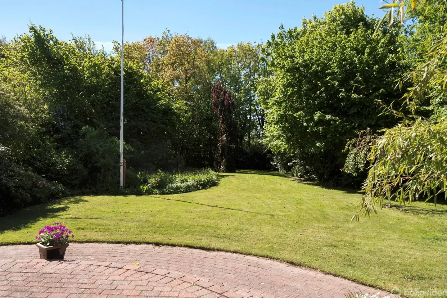 Landejendom på 1,8 ha med længer - View 2