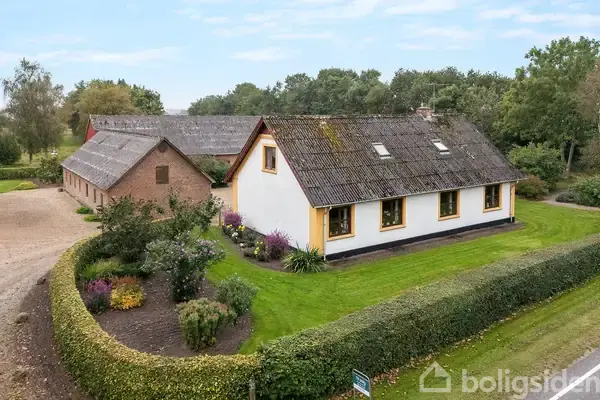 Landejendom på Thorupvej 32, 7451 Sunds