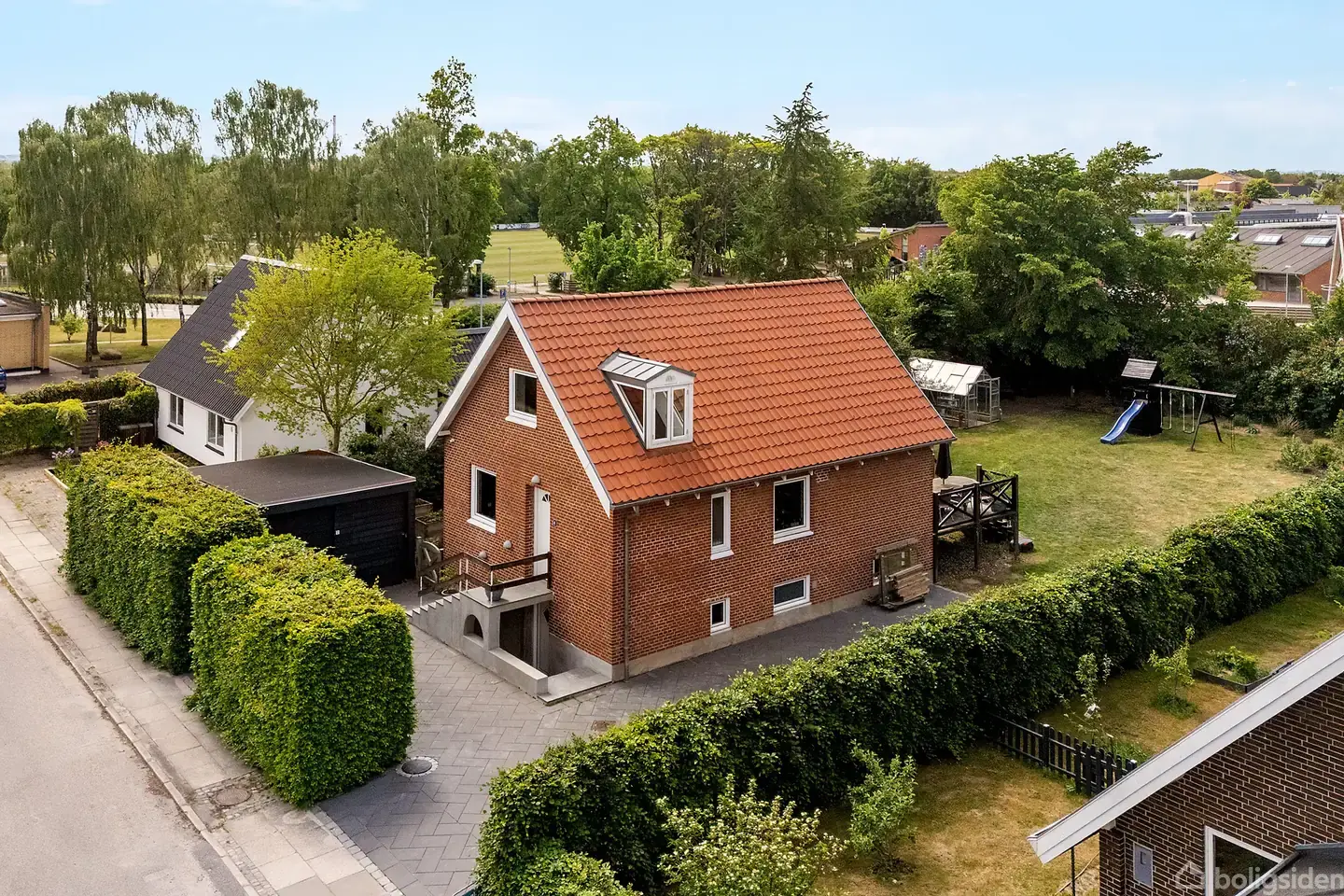 Flot moderniseret villa med plads og charme!