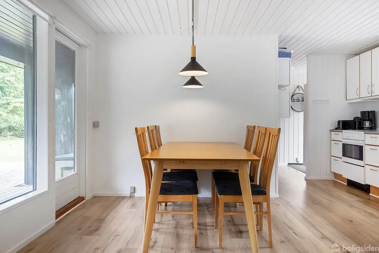 Velbeliggende nær fjorden og golfbane. - Visning 4