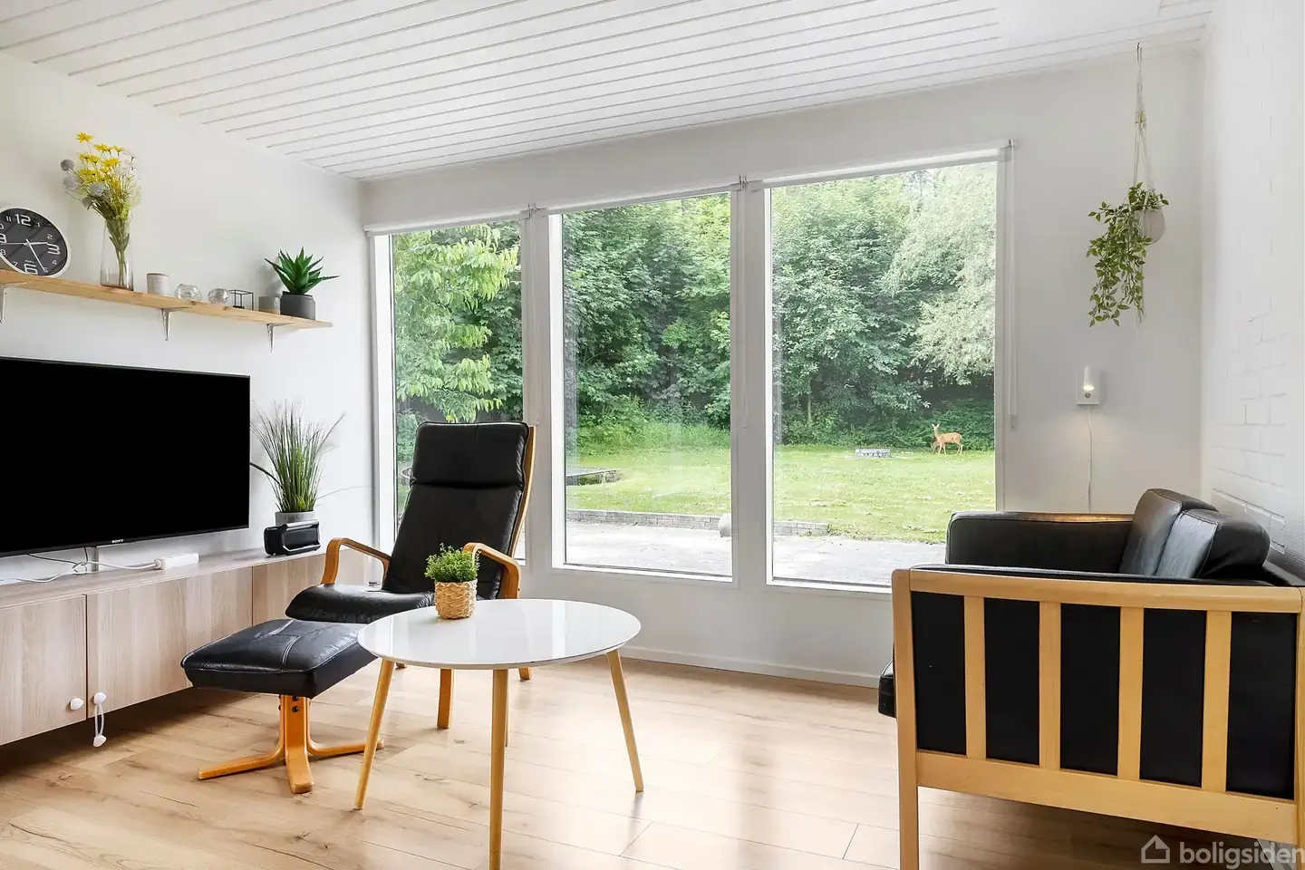 Velbeliggende nær fjorden og golfbane. - Visning 5