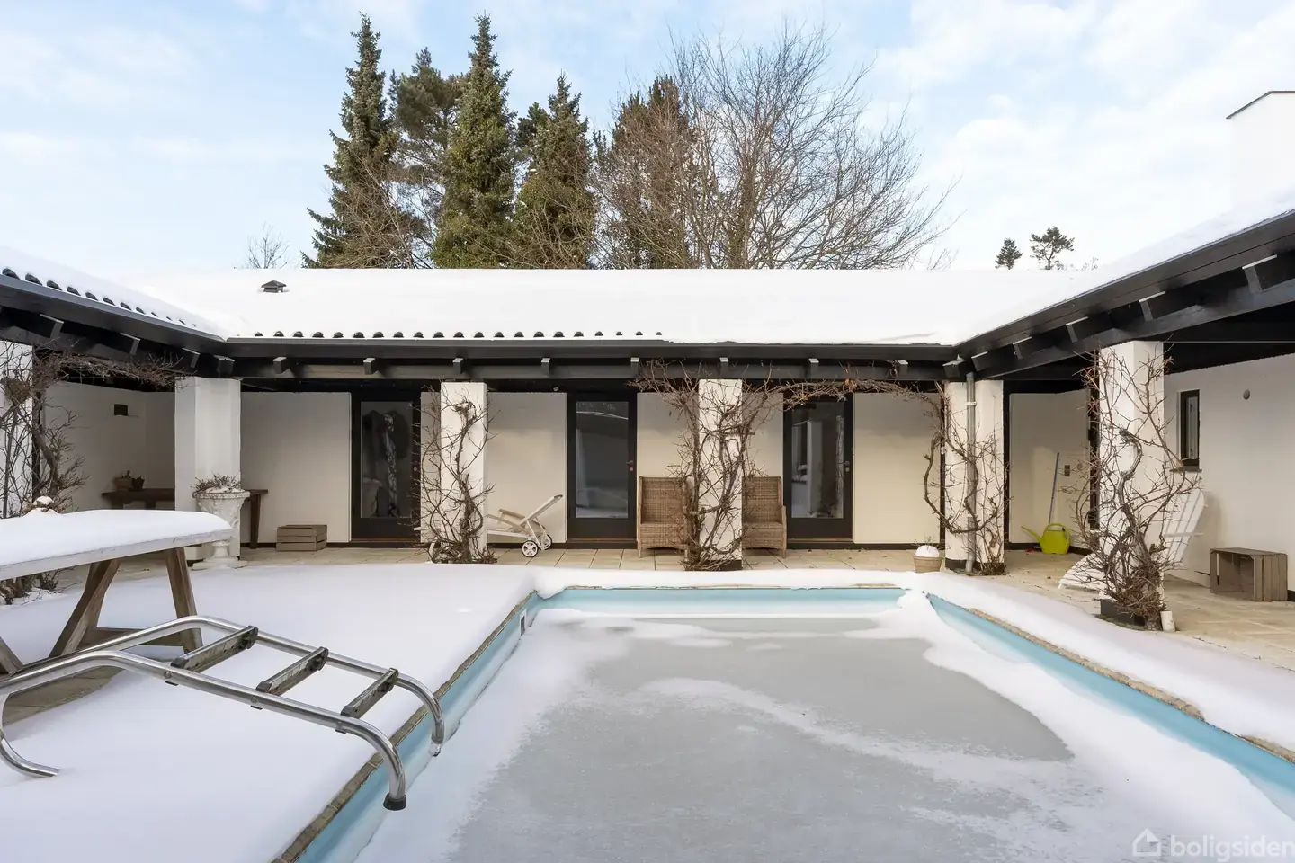 Arkitekttegnet villa i Saunte med privat oase nær Hornbæk Plantage