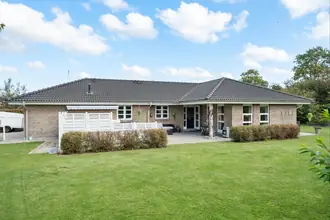 Villa på Plouggårdsvej 10, Nørre Lyndelse, 5792 Årslev