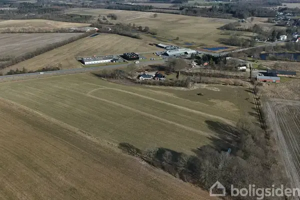Landejendom på Vejlevej 113, 7323 Give