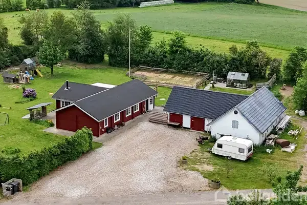 Landejendom på Vejlevej 113, 7323 Give