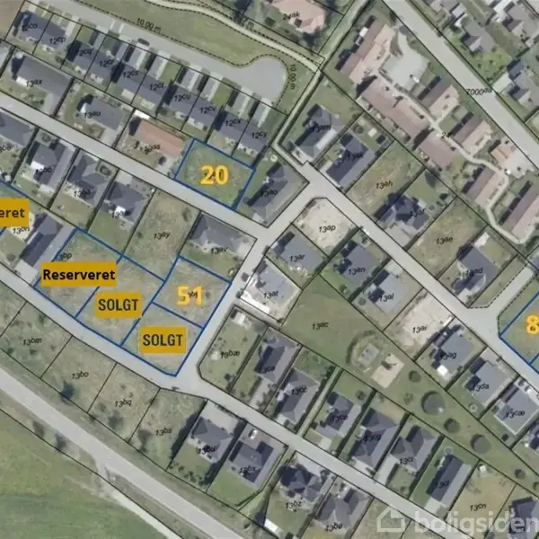 Satellitbillede viser et boligområde med markerede grunde. Tal og tekst angiver status: "39", "20", "51", "86", "88", "Reservet", "Solgt". Græsarealer og huse omgiver grunden.