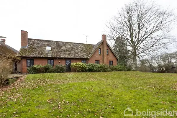 Landejendom på Skrosbjergvej 6, 4682 Tureby