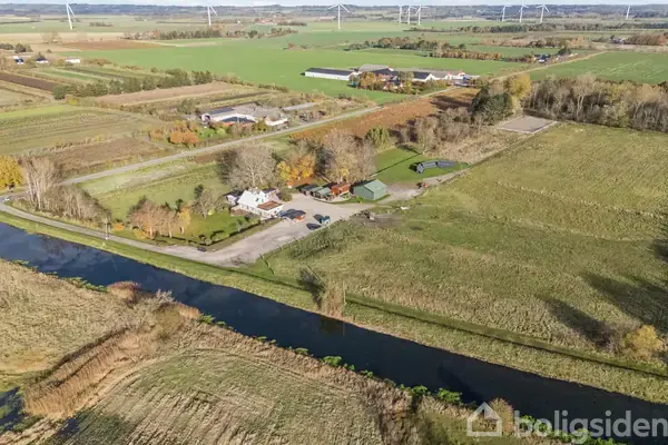 Landejendom på Strandvejen 8, 4532 Gislinge