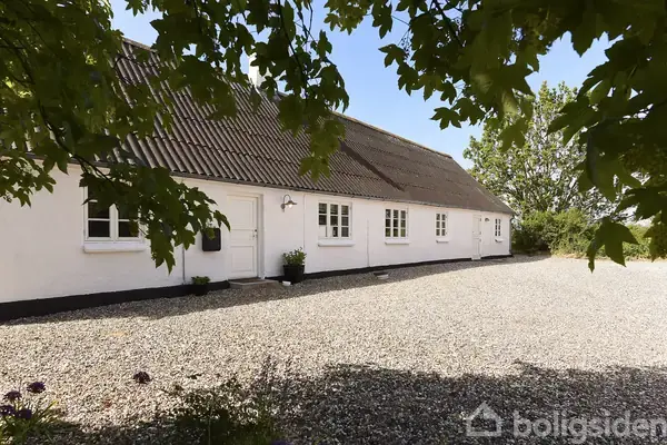 Landejendom på Trolddalsvej 12, 8355 Solbjerg