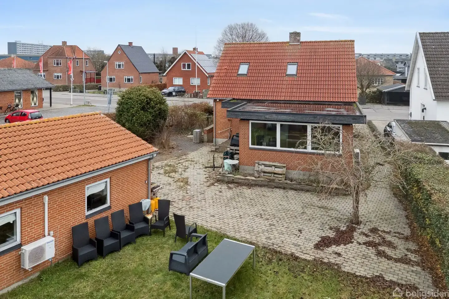 ​​Rødstensejendom med nyere dobbeltgarage og mulighed for erhverv – pohled 2
