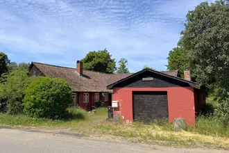 Landejendom på Glasvejen 5, Vestermarie, 3720 Aakirkeby