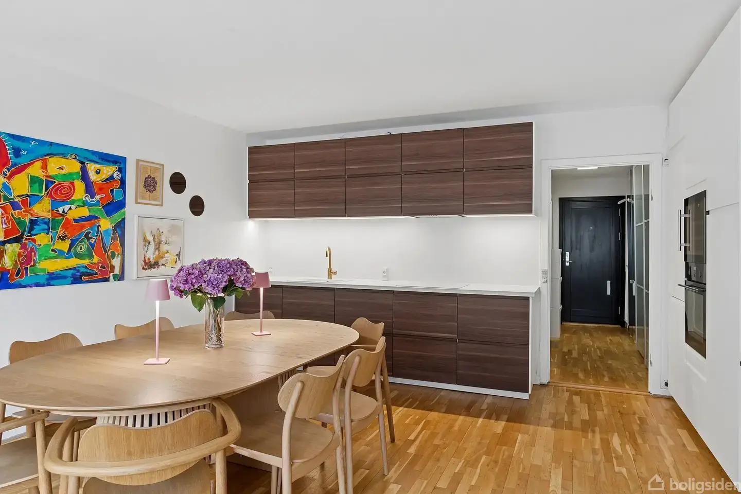 Lys og velindrettet lejlighed i stille kvarter på Frederiksberg