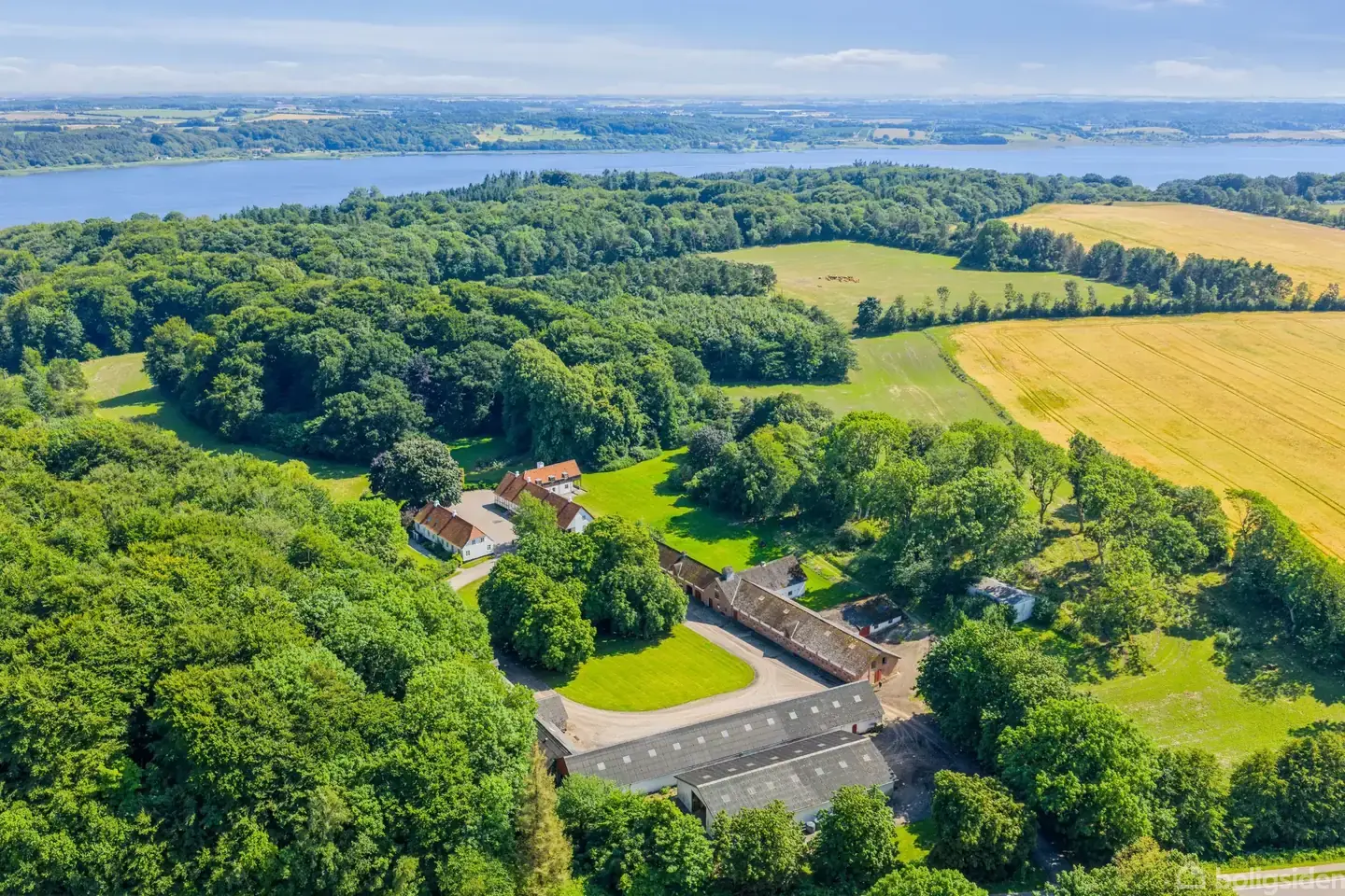 Landejendom på Hobrovej 35, 9560 Hadsund