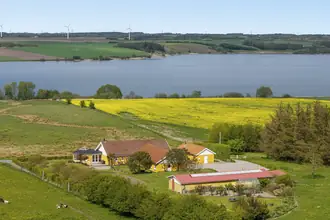 Landejendom på Glenstrup Søvej 44, Glenstrup, 8990 Fårup