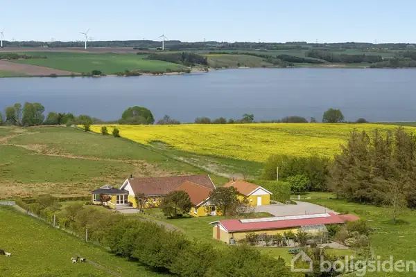 Landejendom på Glenstrup Søvej 44, 8990 Fårup