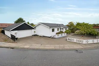 Villa på Klarup Kirkevej 4, 9270 Klarup