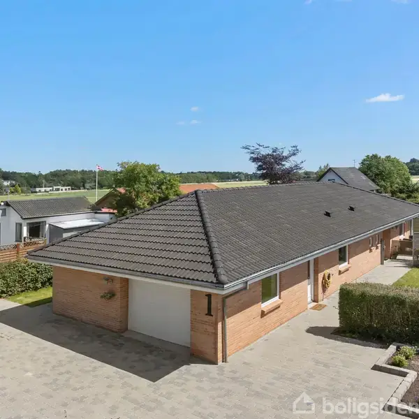 Villa på Ålykkevej 1, 8961 Allingåbro