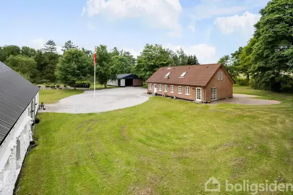 Landejendom på Hornskovvej 9, 8620 Kjellerup